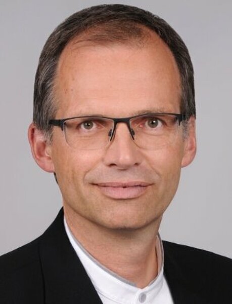 Portrait von Pfarrer Johannes Hirschler