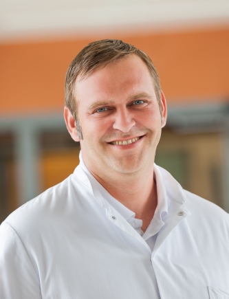 Daniel Kümpfel, Leiter des Wirbelsäulenzentrums